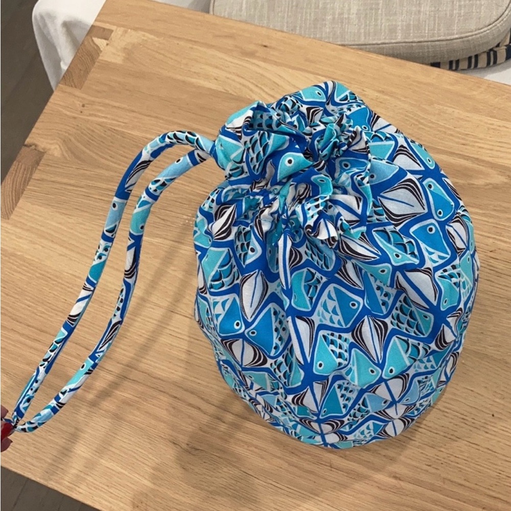 Vera Bradley Multipurpose lined Drawstring
Ditty Bag